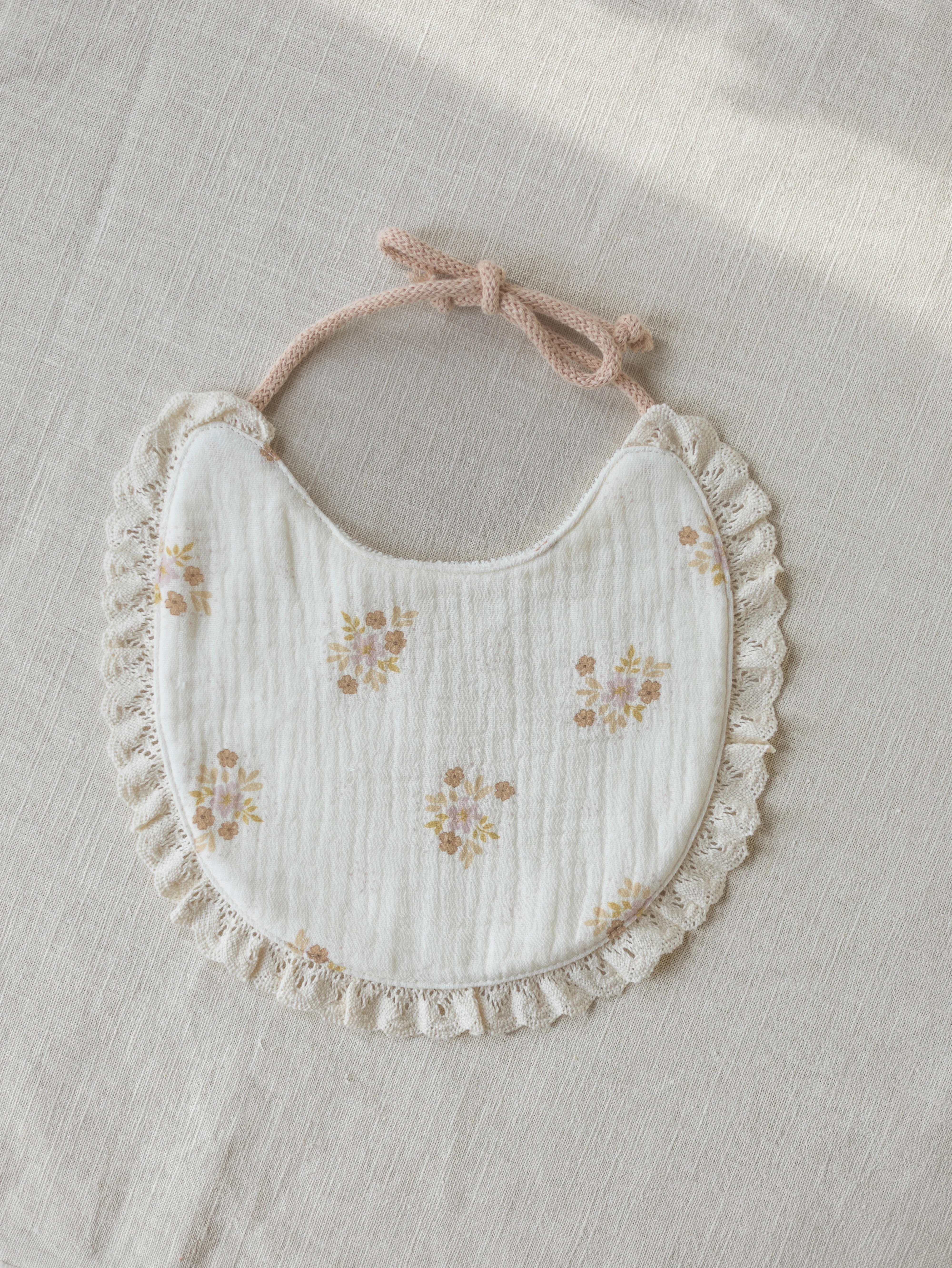 Baby bib / Flowers & Dots