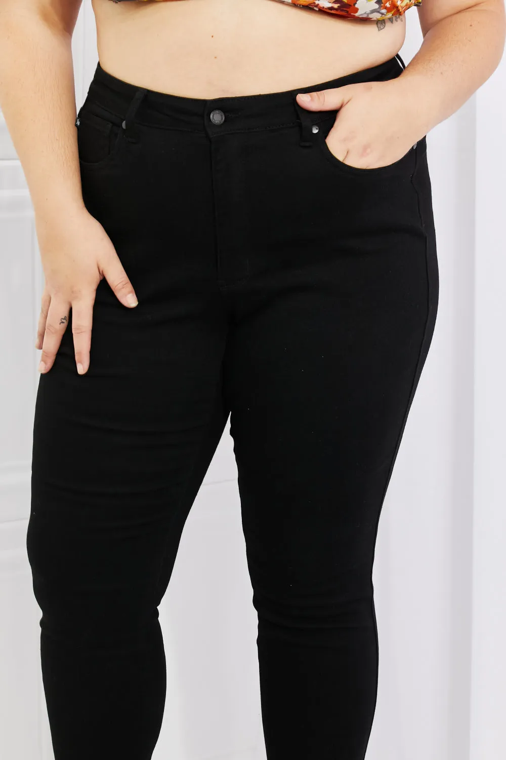 Judy Blue, High-Rise Control Top Skinny Jeans with Sharkbite Hem