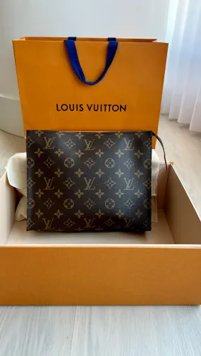 Louis Vuitton Toiletry 26